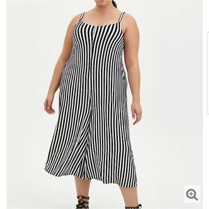 Torrid 1X black and white striper jumper NWT